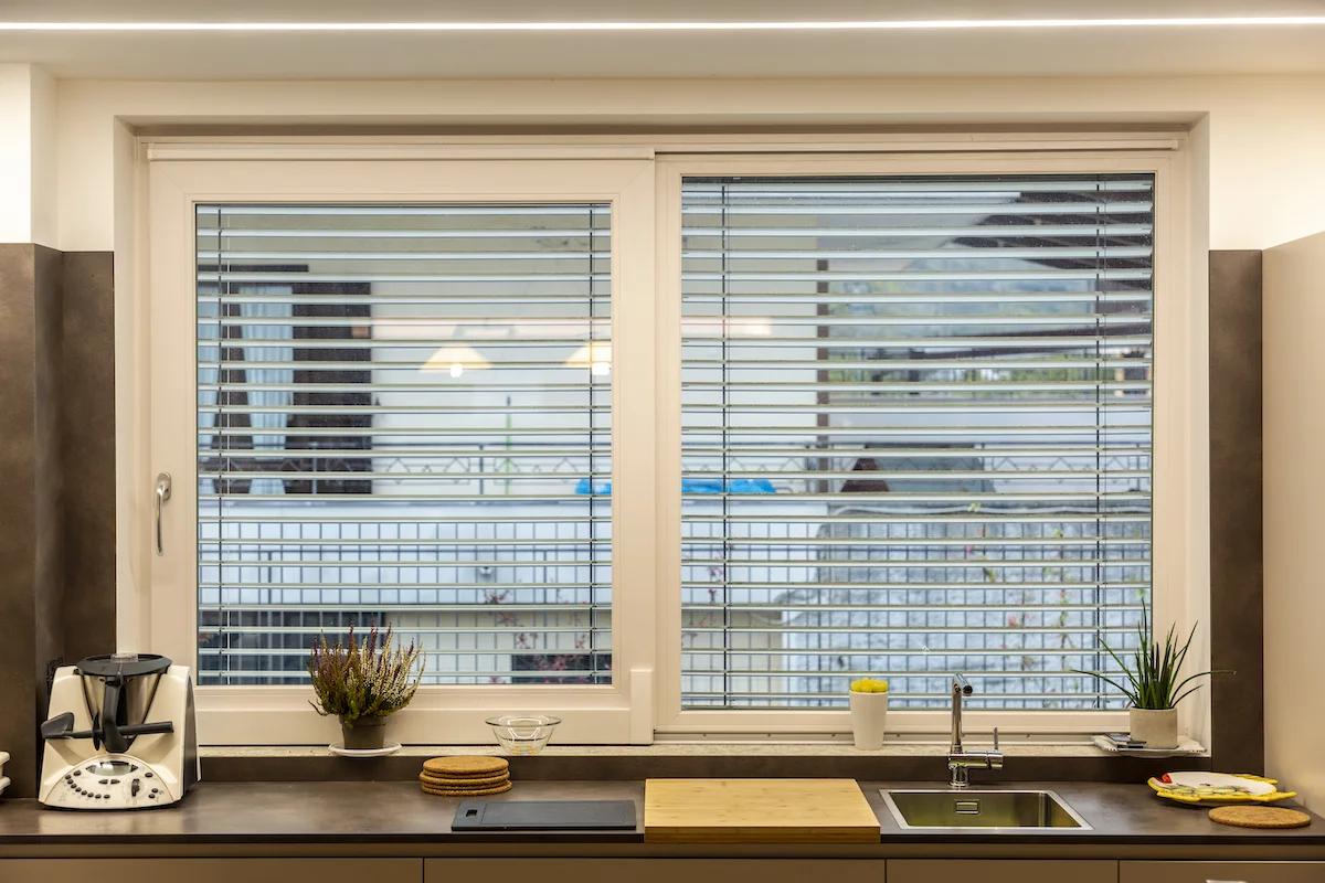 Finestra in PVC installata in cucina