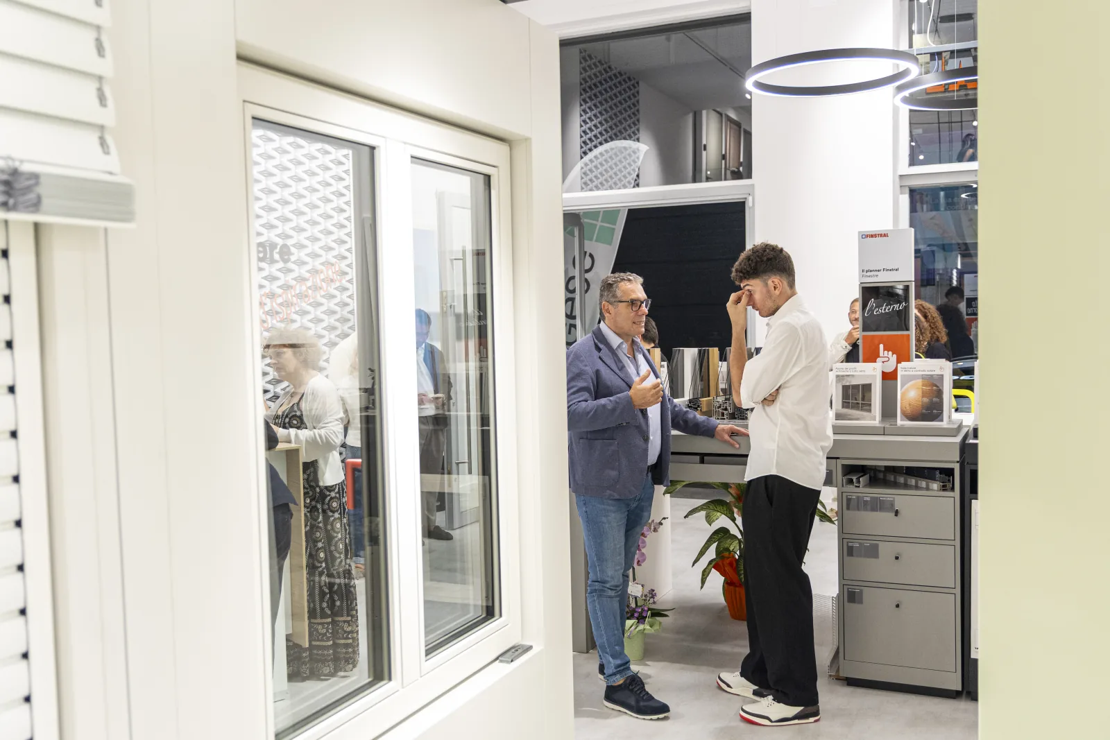 Esposizione di finestre nello showroom di Salerno del 19 settembre 2026