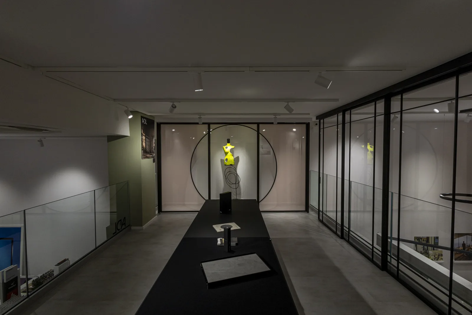 Porte e serramenti in esposizione nello showroom Saggese Salerno